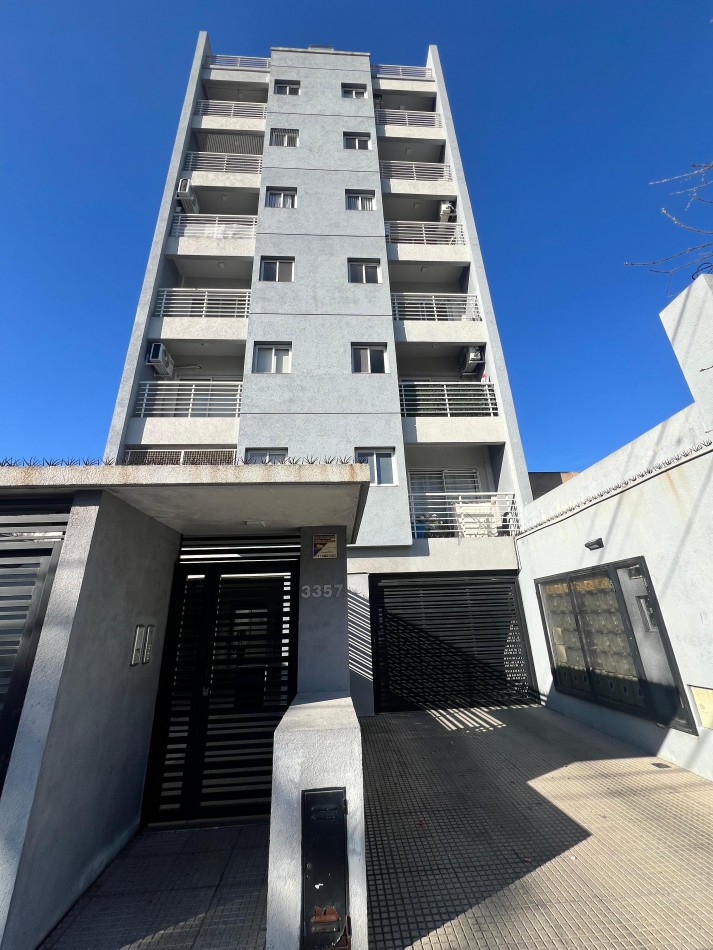 Alquiler - 2 Ambientes Al Frente con Balcon