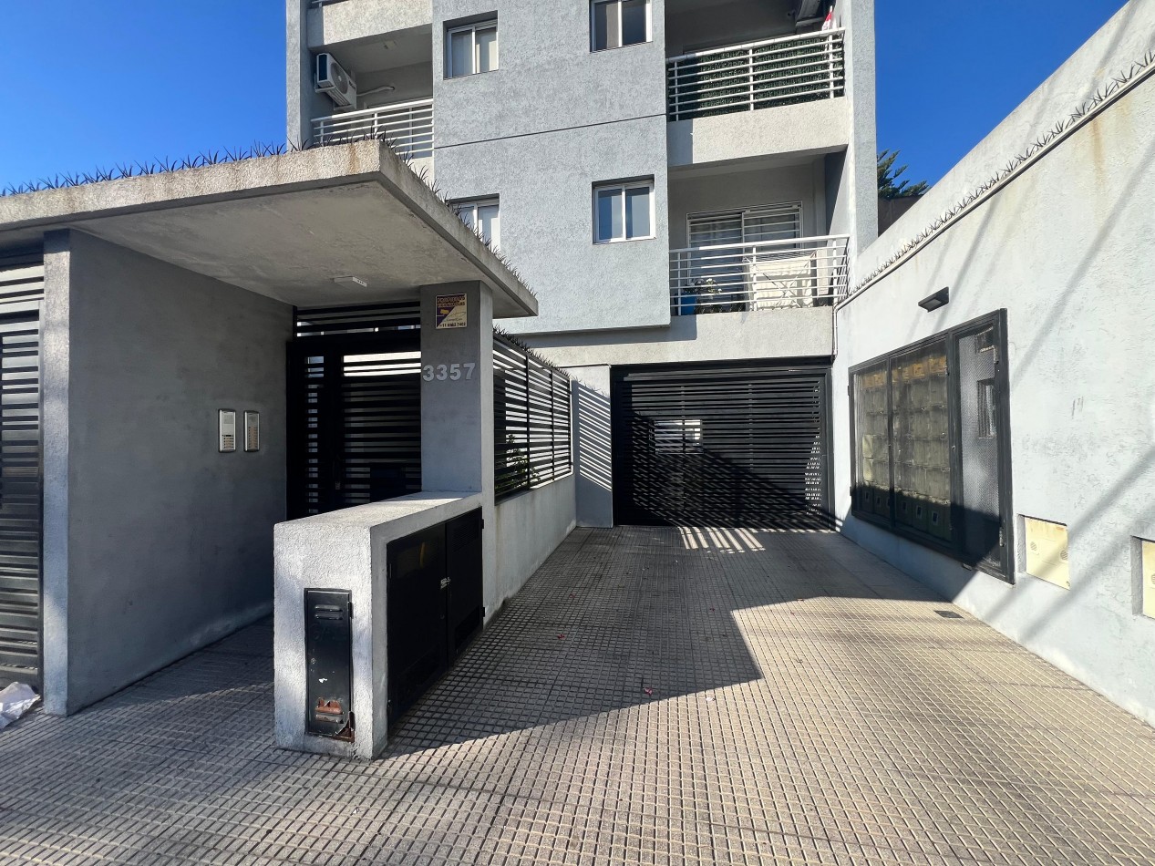 Alquiler - 2 Ambientes Al Frente con Balcon