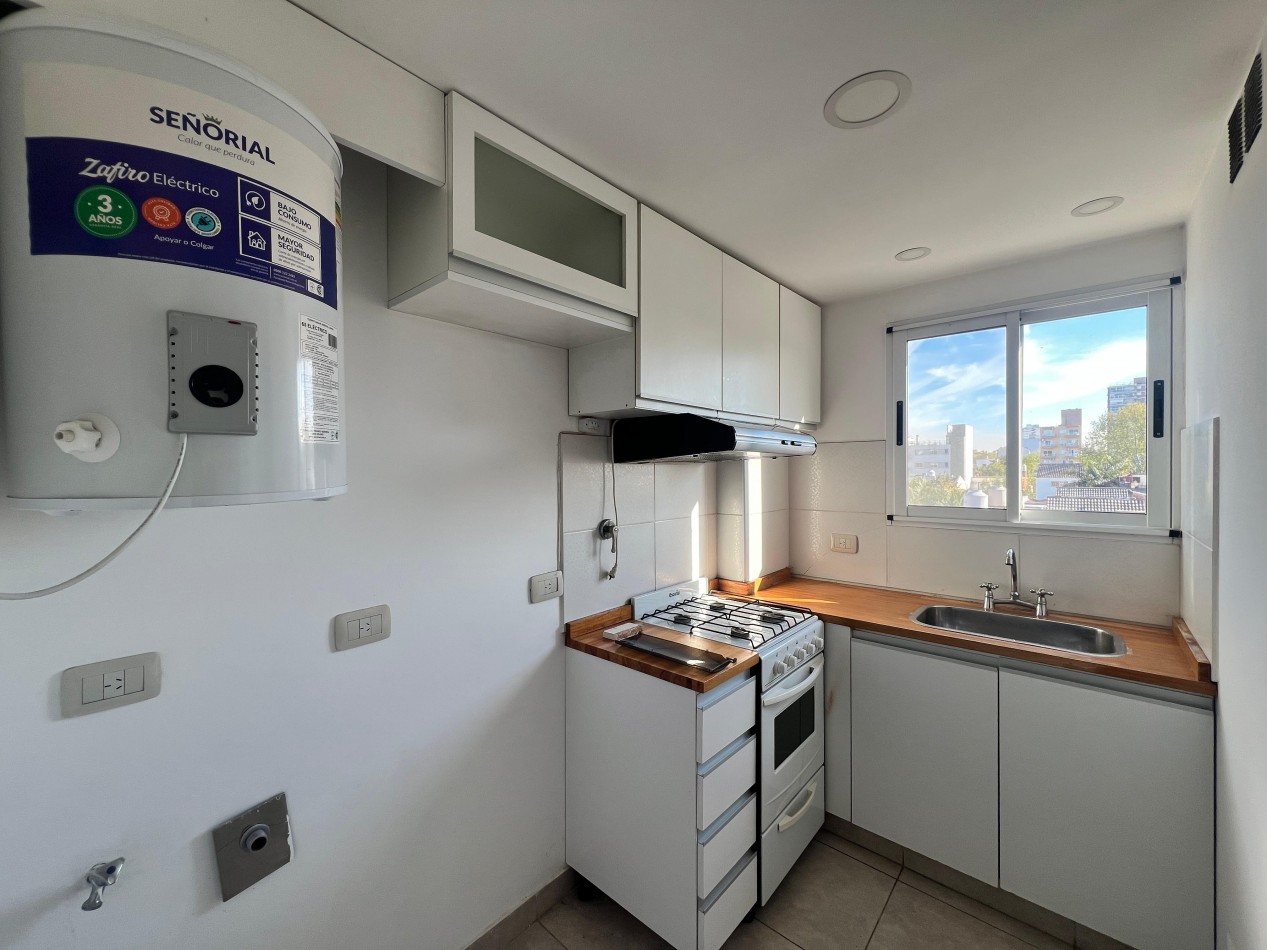 Alquiler - 2 Ambientes Al Frente con Balcon