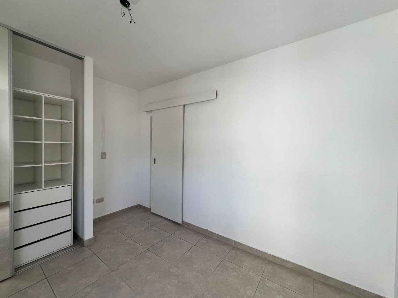 Alquiler - 2 Ambientes Al Frente con Balcon