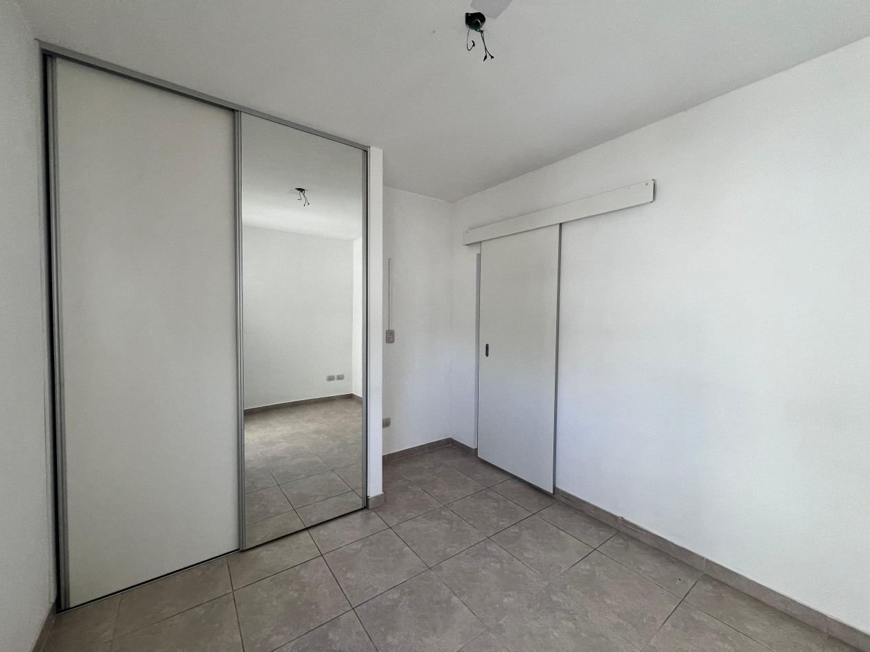 Alquiler - 2 Ambientes Al Frente con Balcon