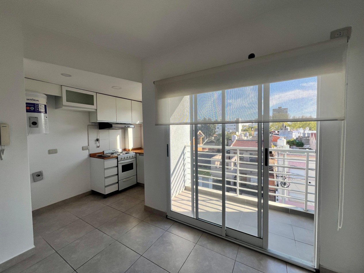 Alquiler - 2 Ambientes Al Frente con Balcon