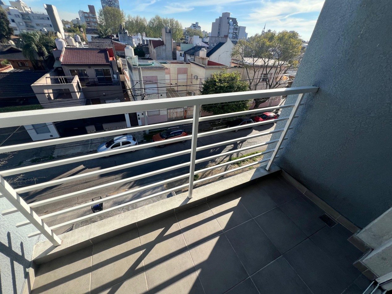Alquiler - 2 Ambientes Al Frente con Balcon