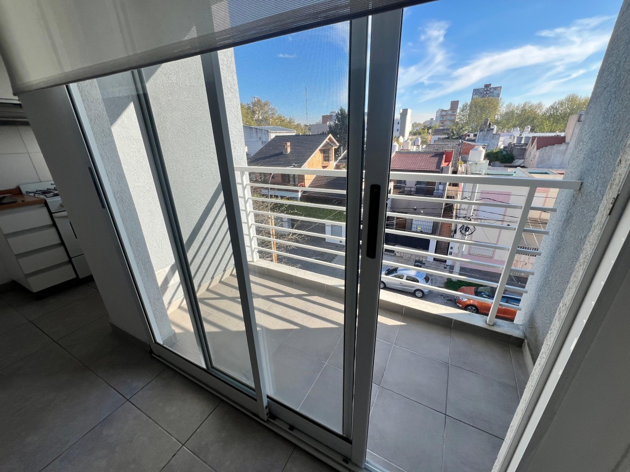 Alquiler - 2 Ambientes Al Frente con Balcon