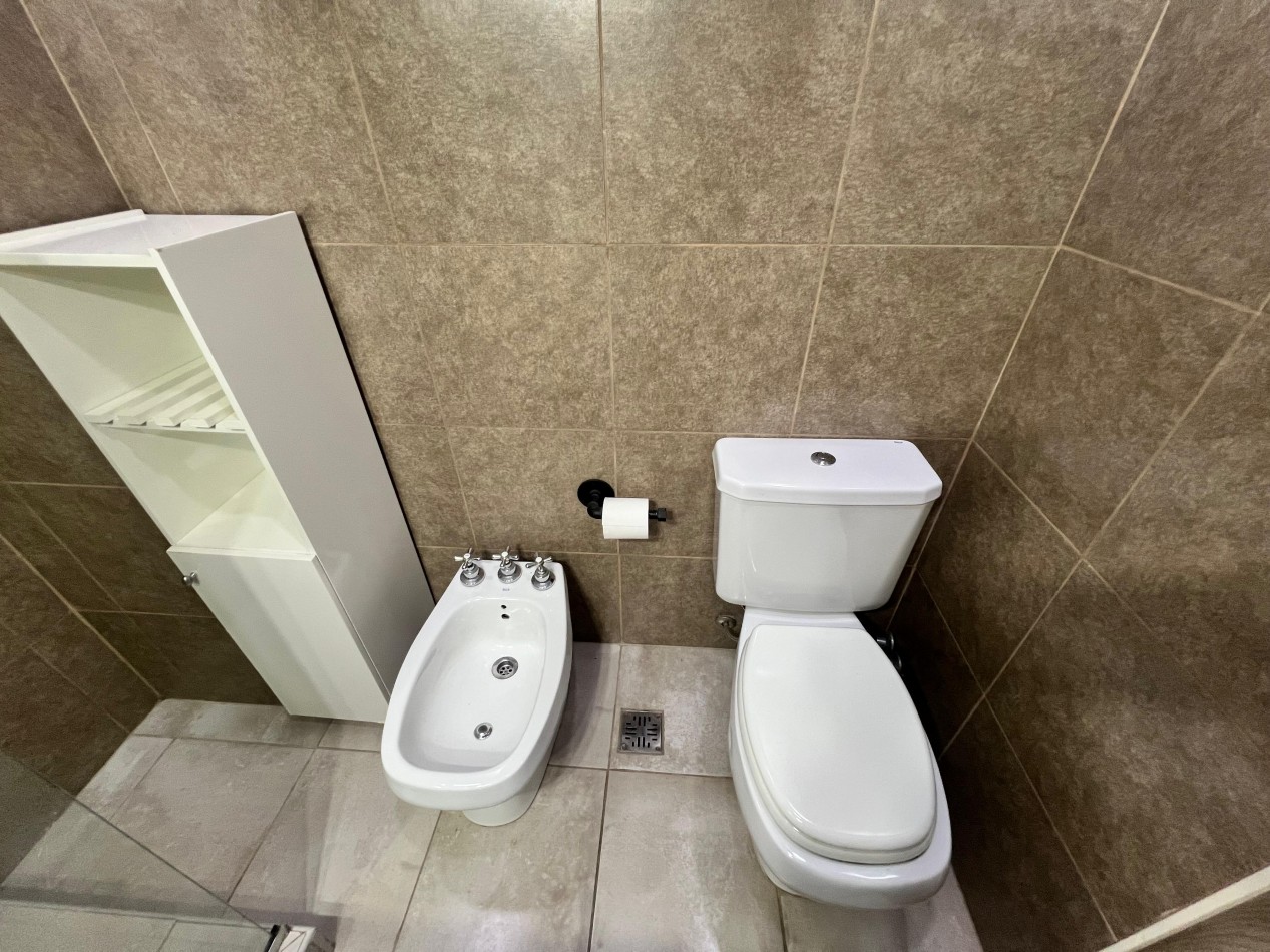 Alquiler - 2 Ambientes Al Frente con Balcon