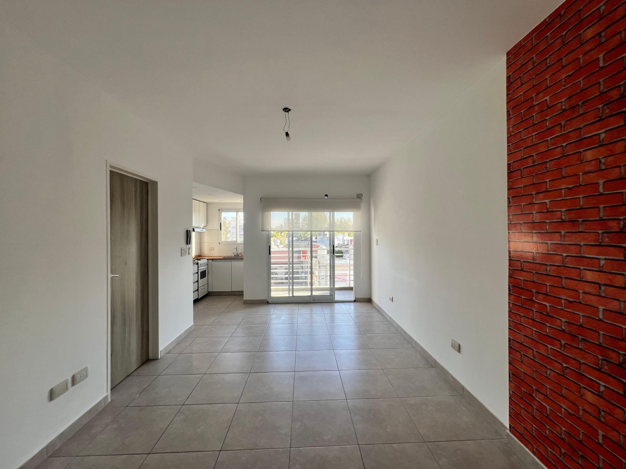 Alquiler - 2 Ambientes Al Frente con Balcon