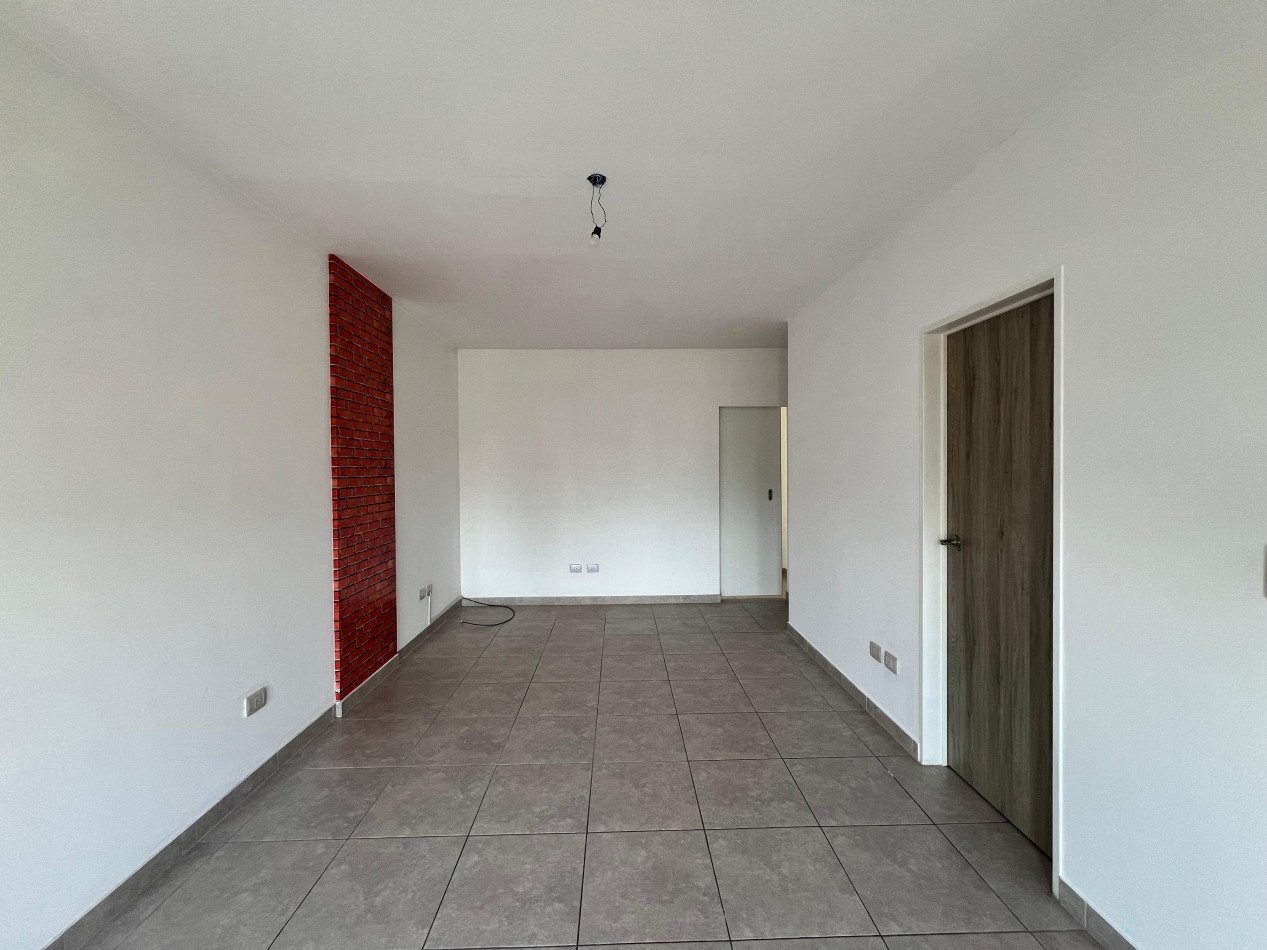 Alquiler - 2 Ambientes Al Frente con Balcon