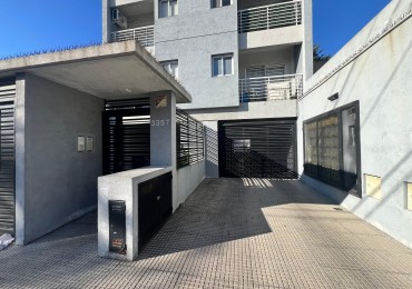 Alquiler - 2 Ambientes Al Frente con Balcon